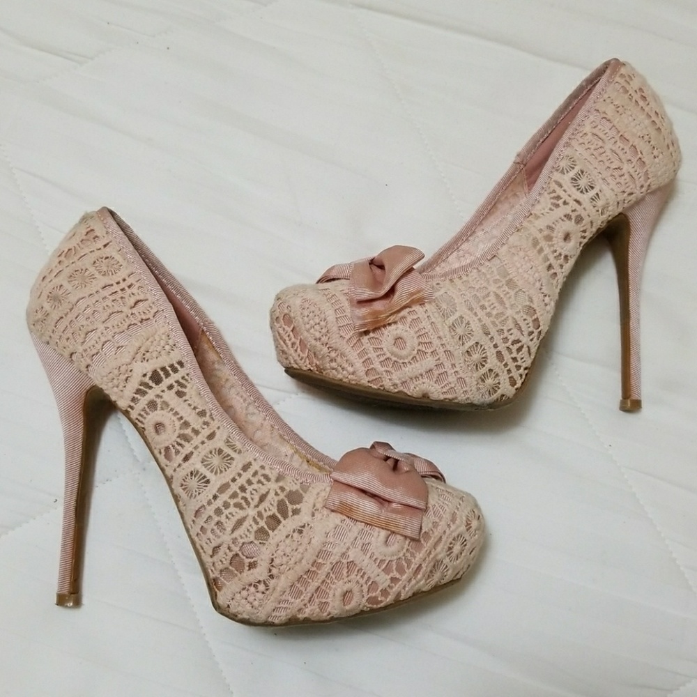 Reposhed georgeous  pale pink/nude size 5.5